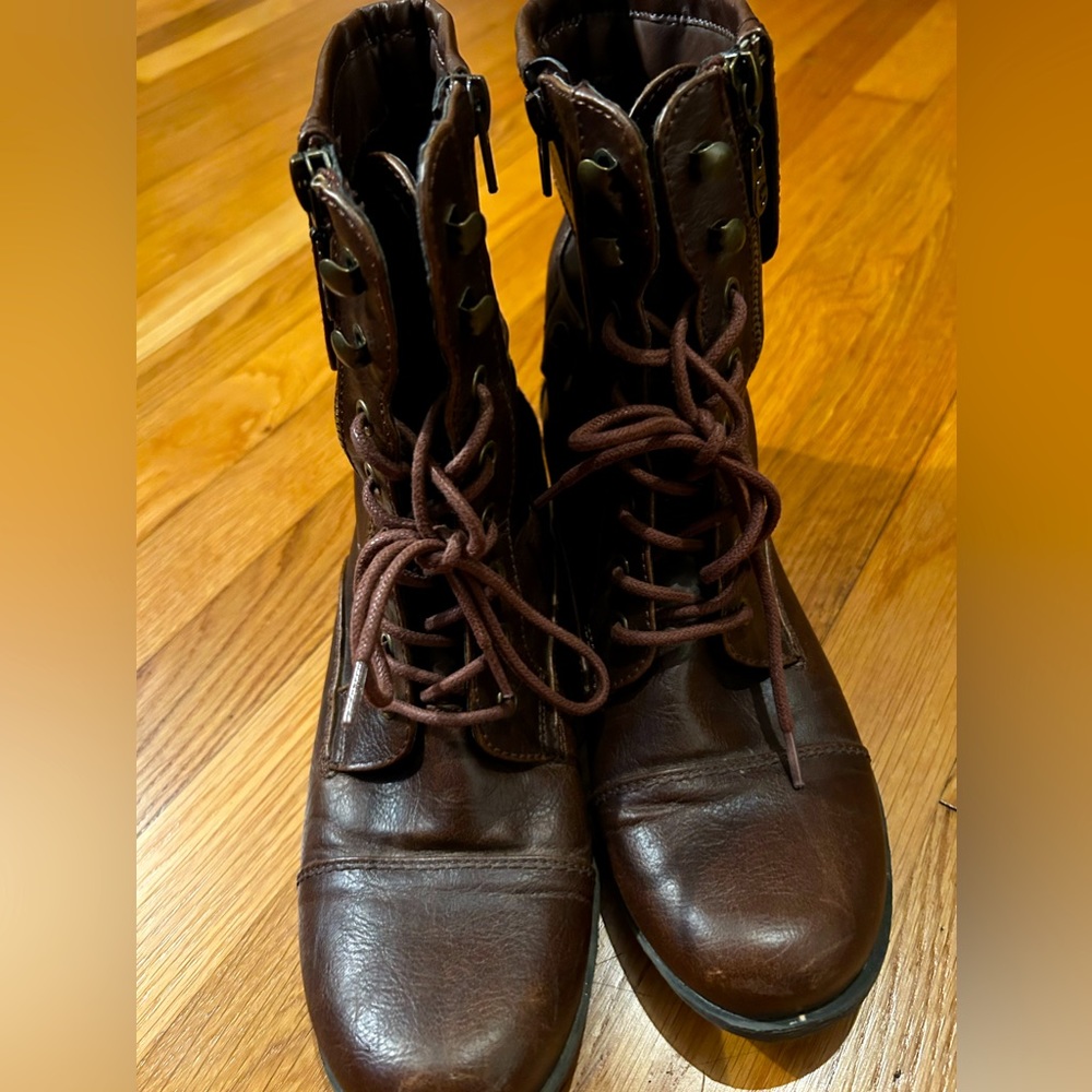 G by Guess Brown Leather Combat Boots womens 8.5 zipper buckle accents